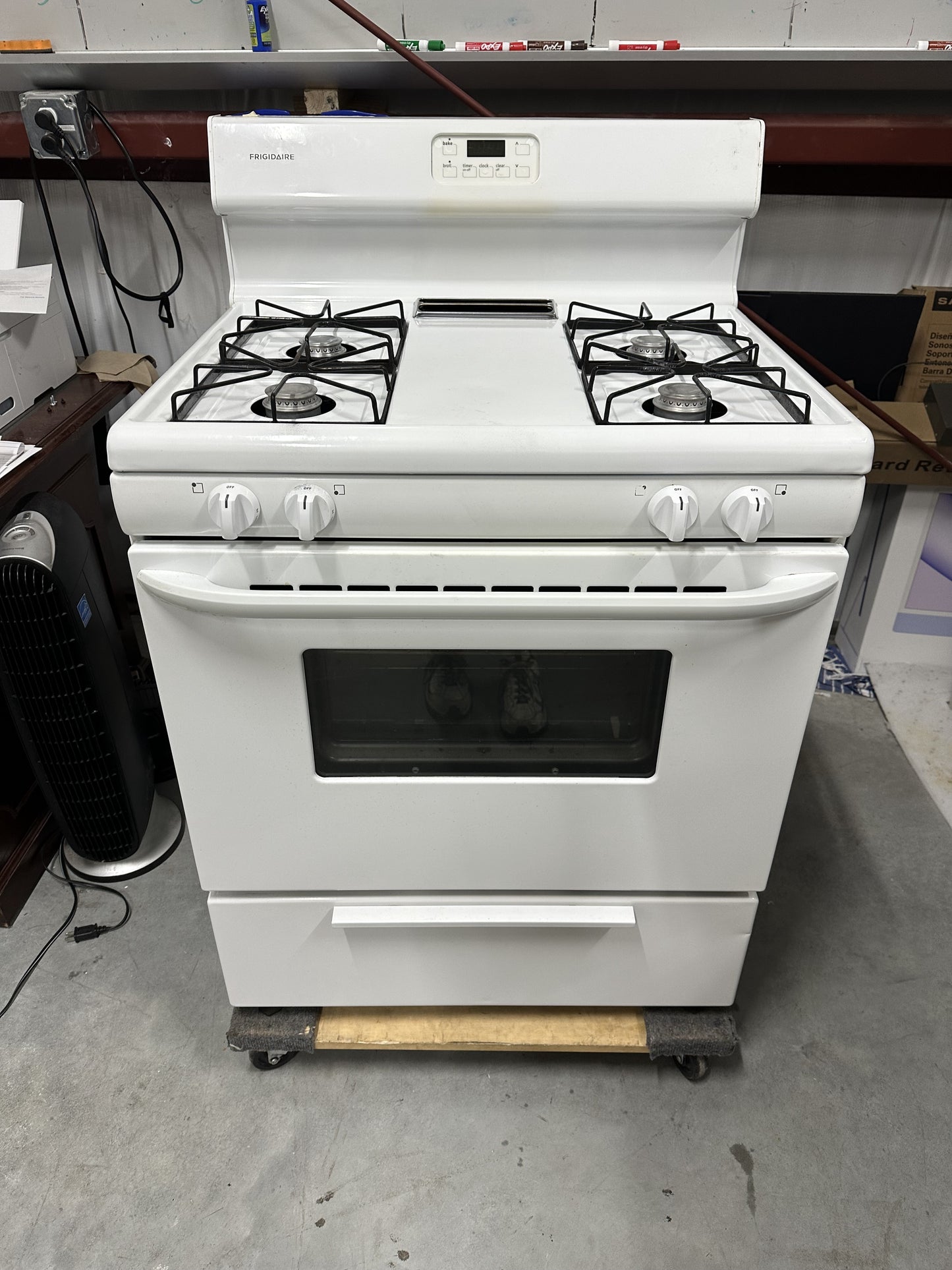 Pre Owned Frigidaire LP Gas Range FFGF3011LWCPO Pre-Owned Appliance