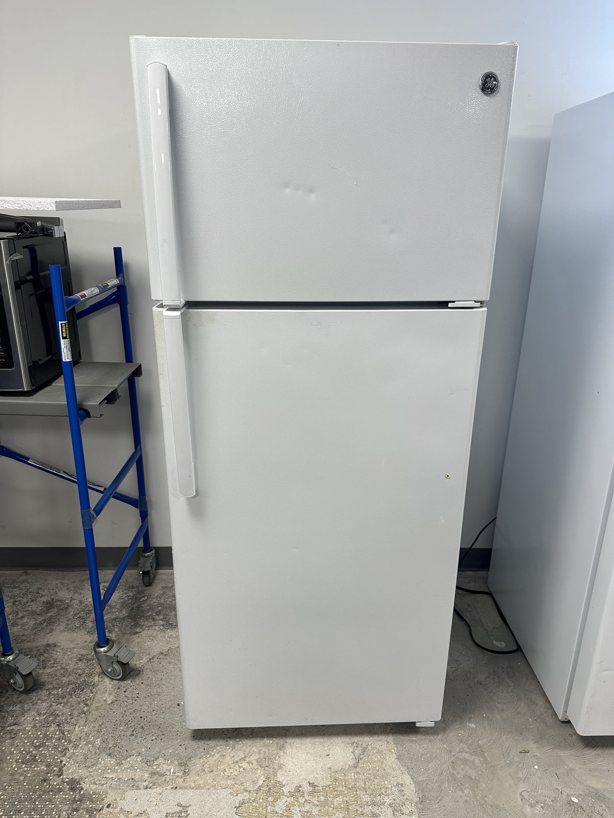 Pre Owned GE Refrigerator GIE18CTHGRWWPO Pre-Owned Appliance