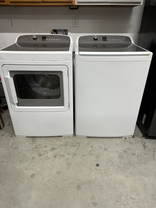 Pre Owned Fisher & Paykel Washer/Dryer Set WL4227P196207-APO DE7027P1US096201PO Pre-Owned Appliance