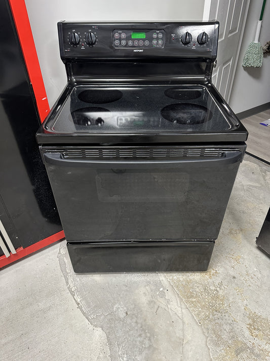 Pre Owned Hot Point Electric Range RB787BH2BBPO Pre-Owned Appliance