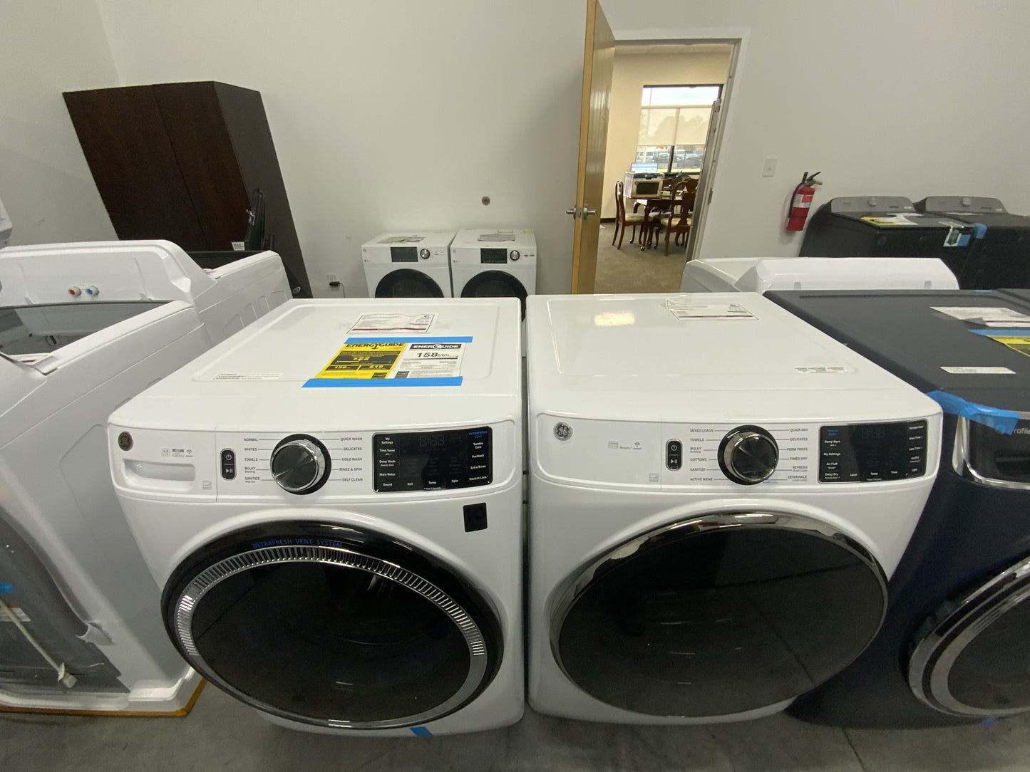 GE Front Load Washer (GFW550SSNWW) & Electric Dryer (GFD65ESSVWW) – Smart, Energy-Efficient Laundry Set in White